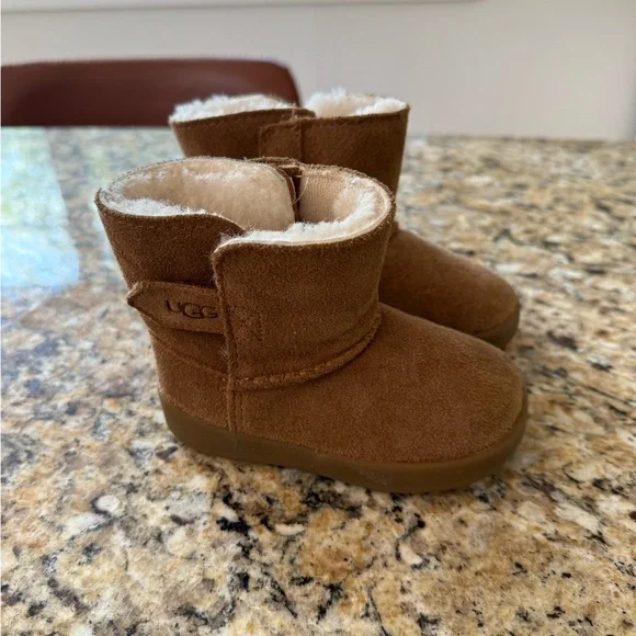 New UGG Keelan Toddler Suede Boots Size 04/05 - Picture 1 of 7